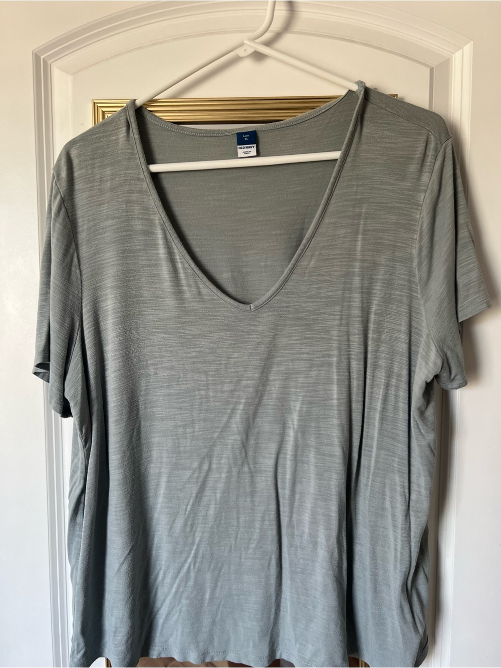 Old Navy Light Gray V-Neck Short Sleeve Tee